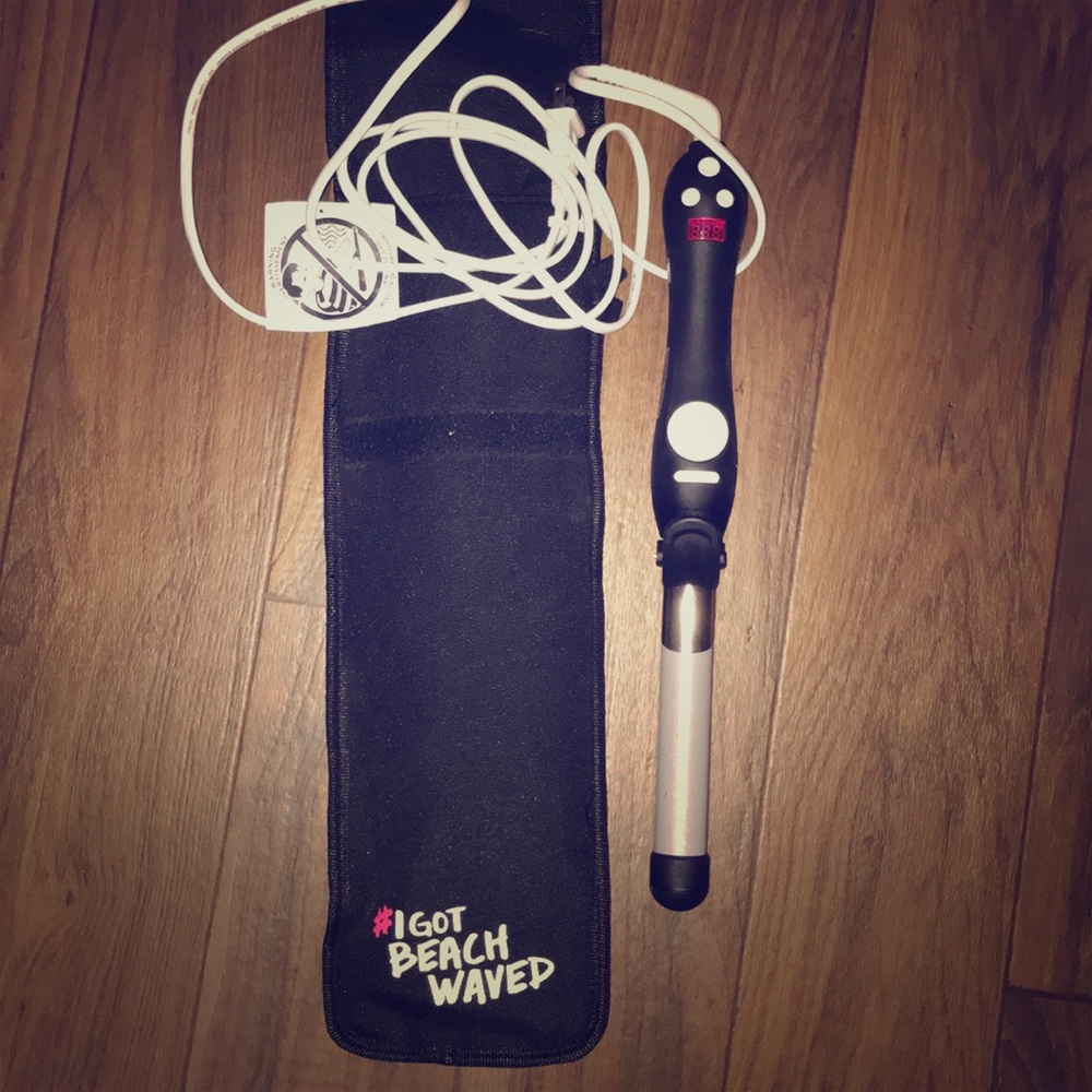 Beachwaver S1 with heat protecting bag
